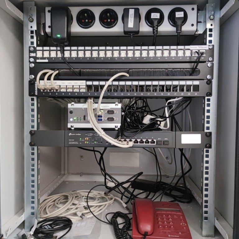 Dépannage informatique à Pontivy – organisation de baie informatique